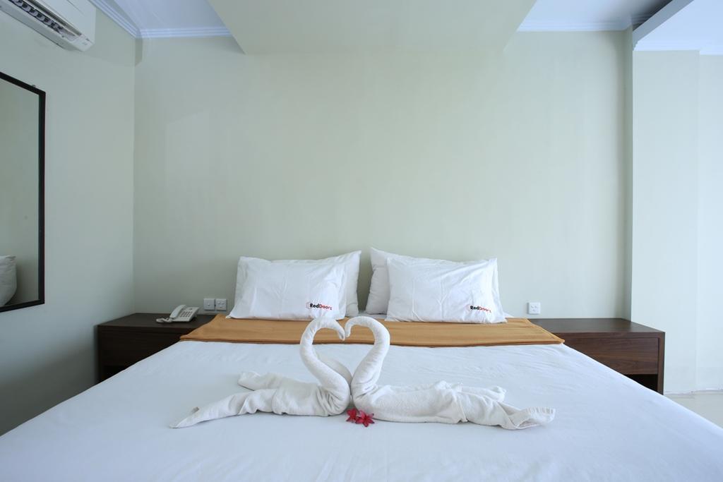 Reddoorz @ Padma Utara Hotell Legian Exteriör bild