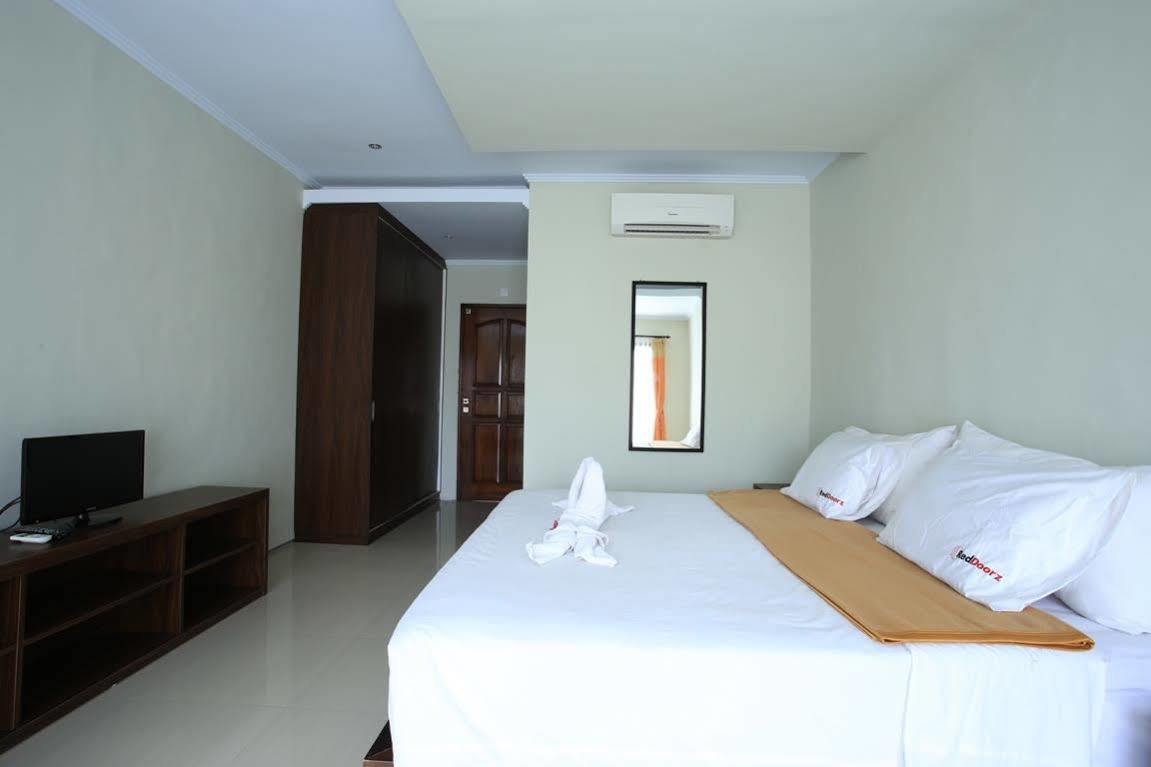 Reddoorz @ Padma Utara Hotell Legian Exteriör bild