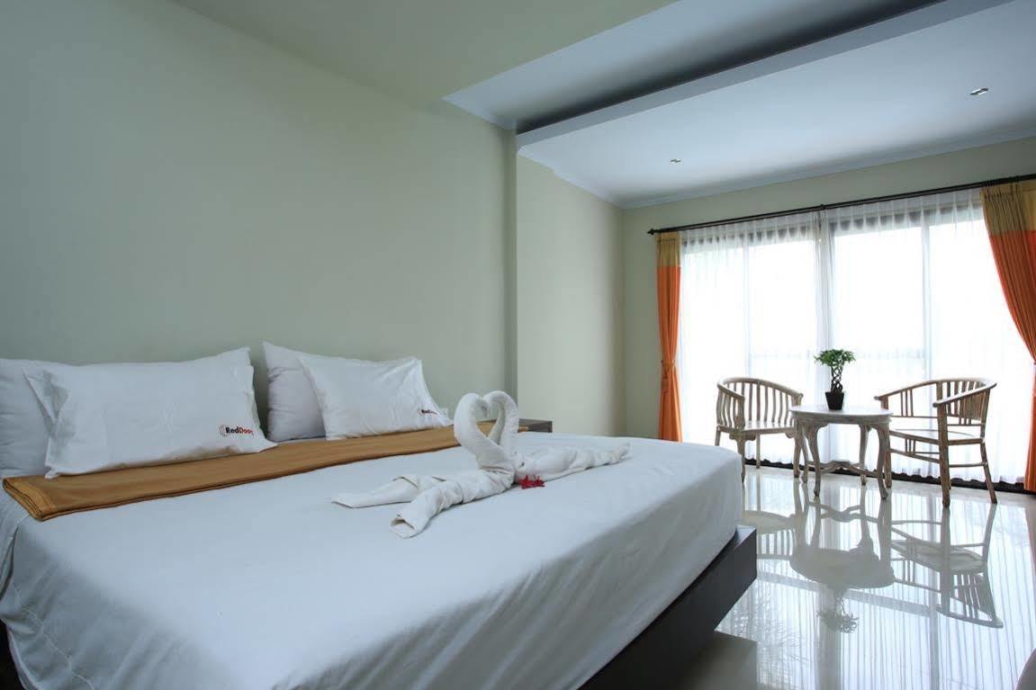 Reddoorz @ Padma Utara Hotell Legian Exteriör bild